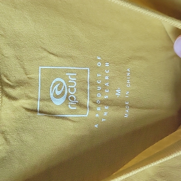 RIPCURL Top- Size M - Picture 3 of 4